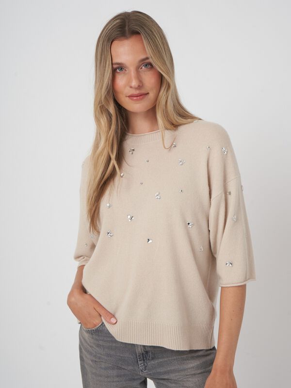 Kastiger Bio-Kaschmirpullover mit Strass-Design image number 2