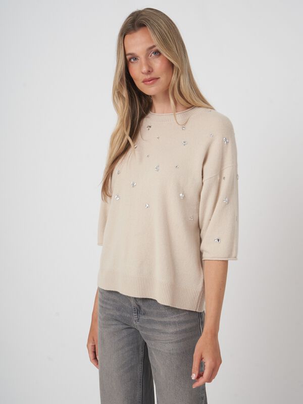 Kastiger Bio-Kaschmirpullover mit Strass-Design image number 3