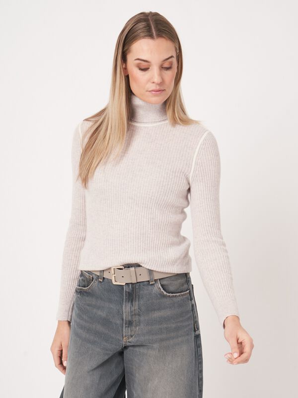 Pull col roulé en cachemire à côtes image number 5