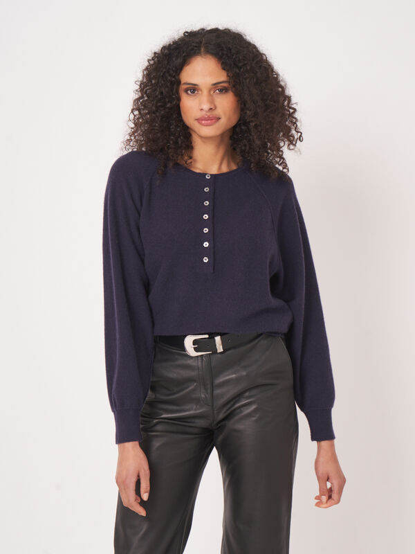 Pull henley en cachemire lavé image number 5