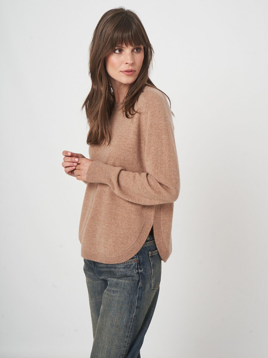 Round hem cashmere sweater with boat neck image number 0