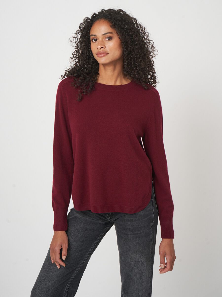 Round hem cashmere sweater with boat neck image number 0