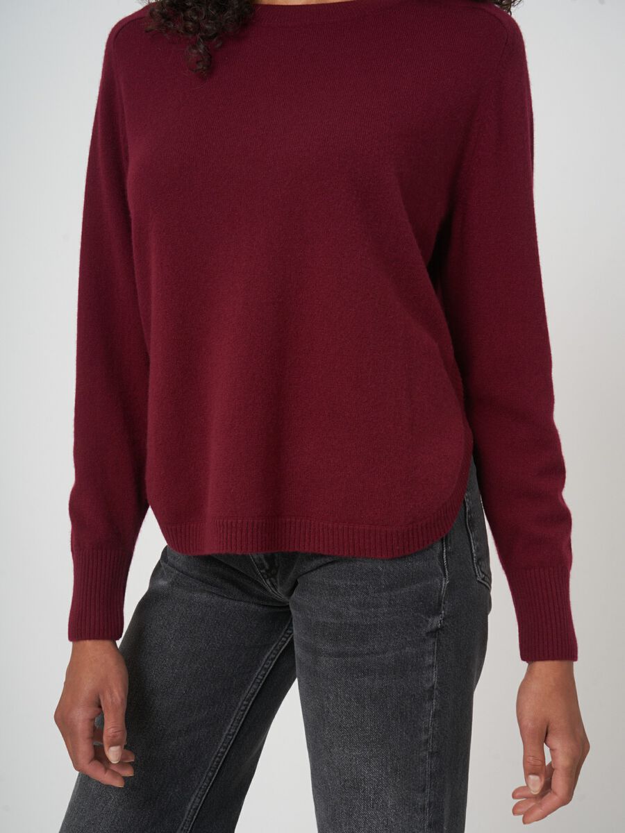 Round hem cashmere sweater with boat neck image number 1