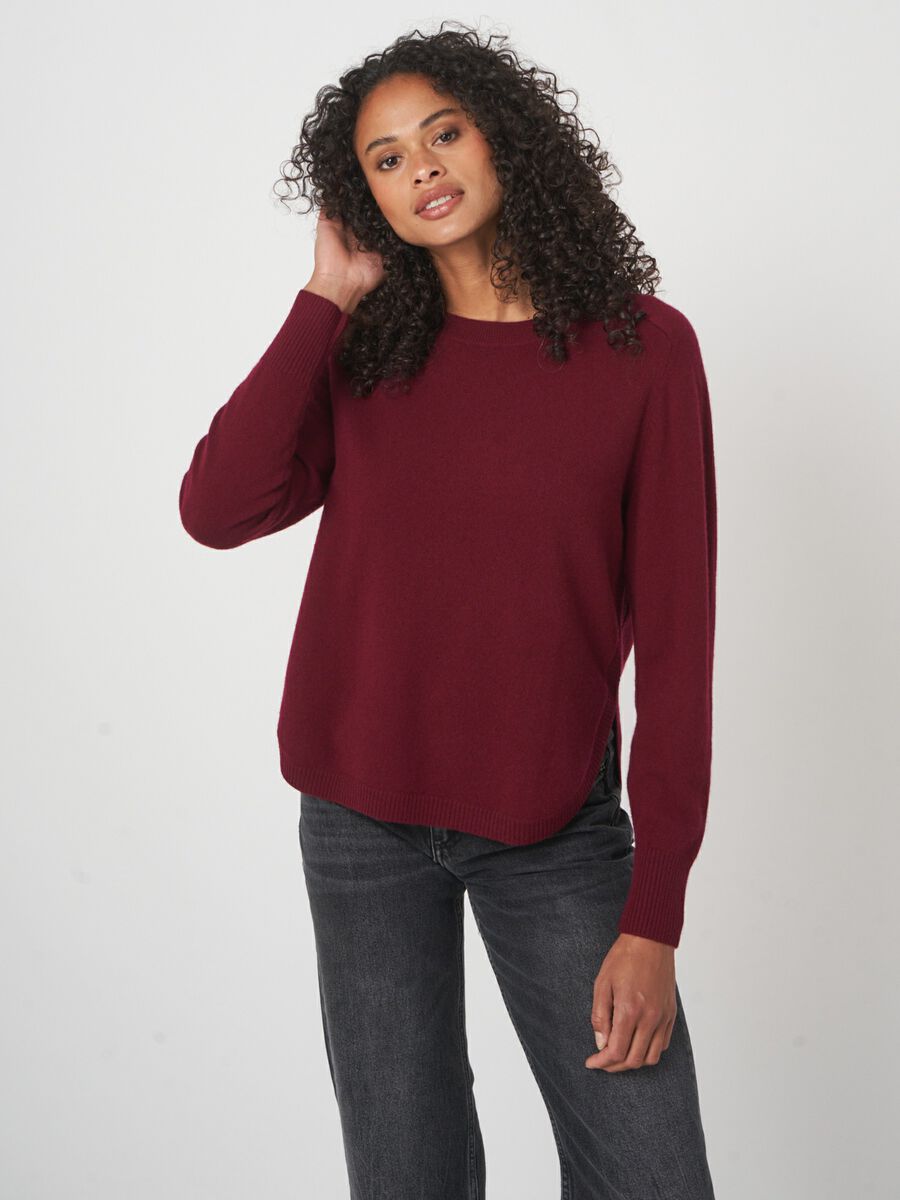 Round hem cashmere sweater with boat neck image number 2
