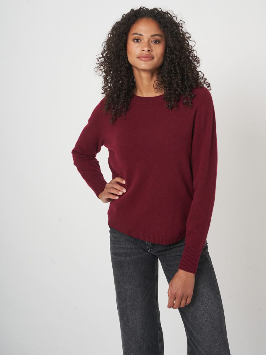 Round hem cashmere sweater with boat neck image number 3