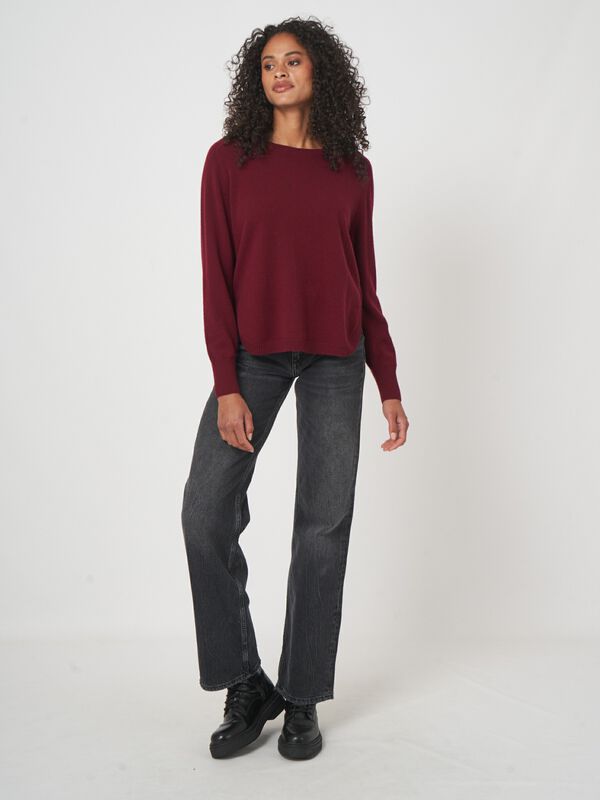 Kasjmier trui met boothals en ronde zoom image number 5