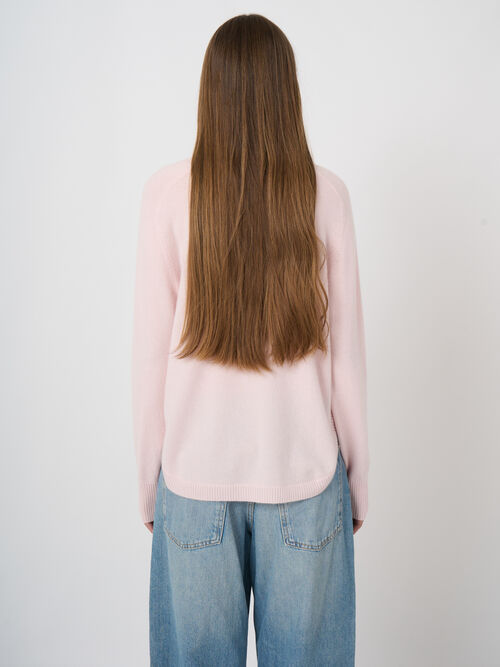 Round hem cashmere sweater with boat neck