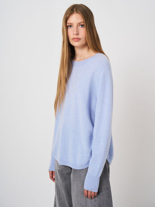 Round hem cashmere sweater with boat neck