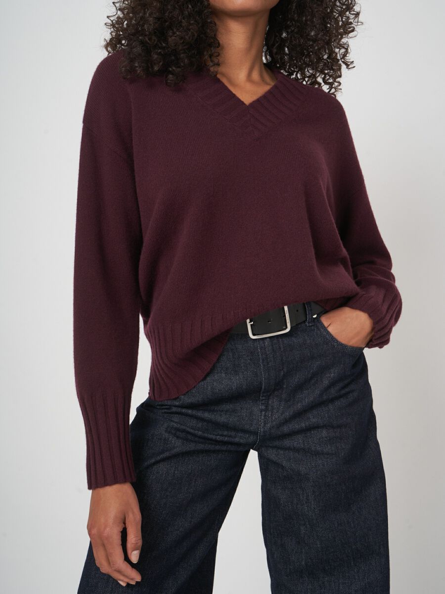 Weicher Bio-Kaschmirpullover mit V-Ausschnitt image number 1