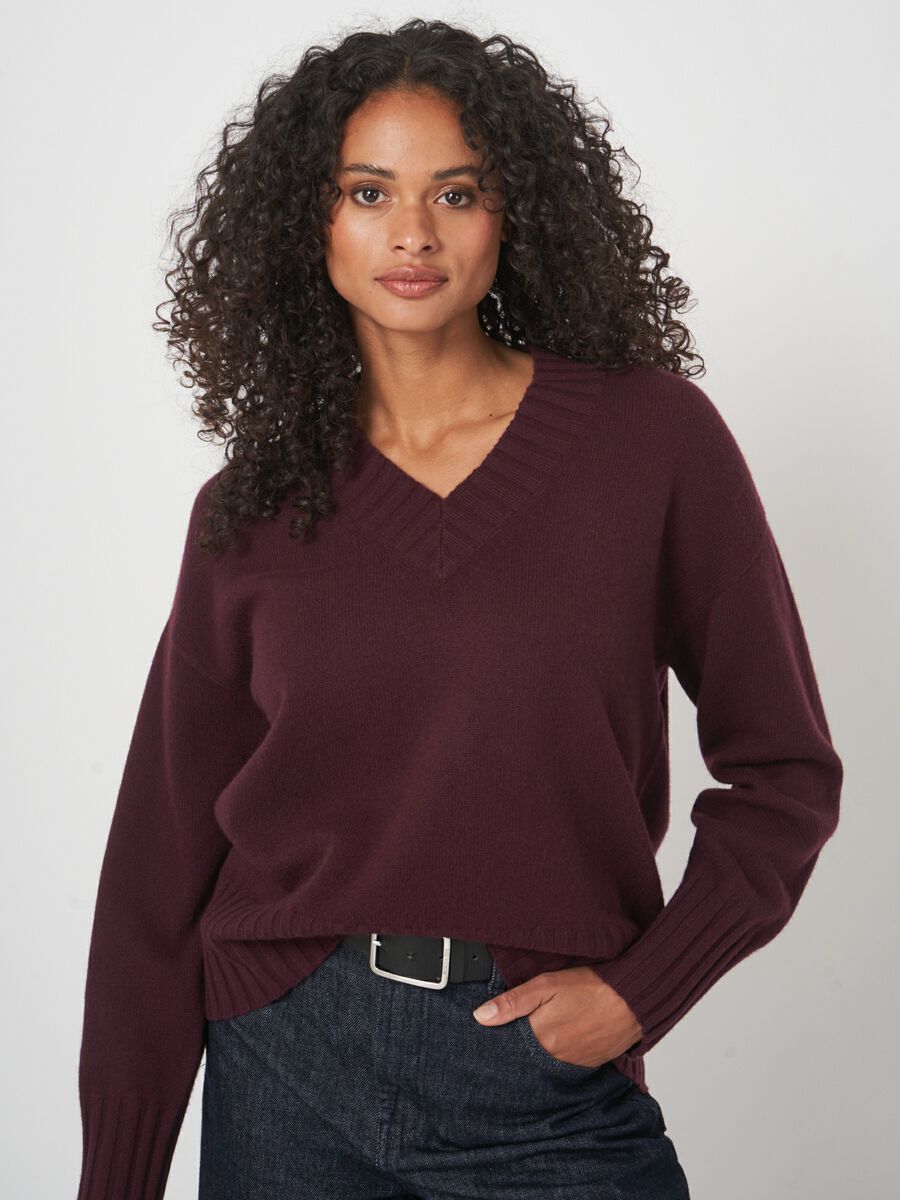 Weicher Bio-Kaschmirpullover mit V-Ausschnitt image number 2