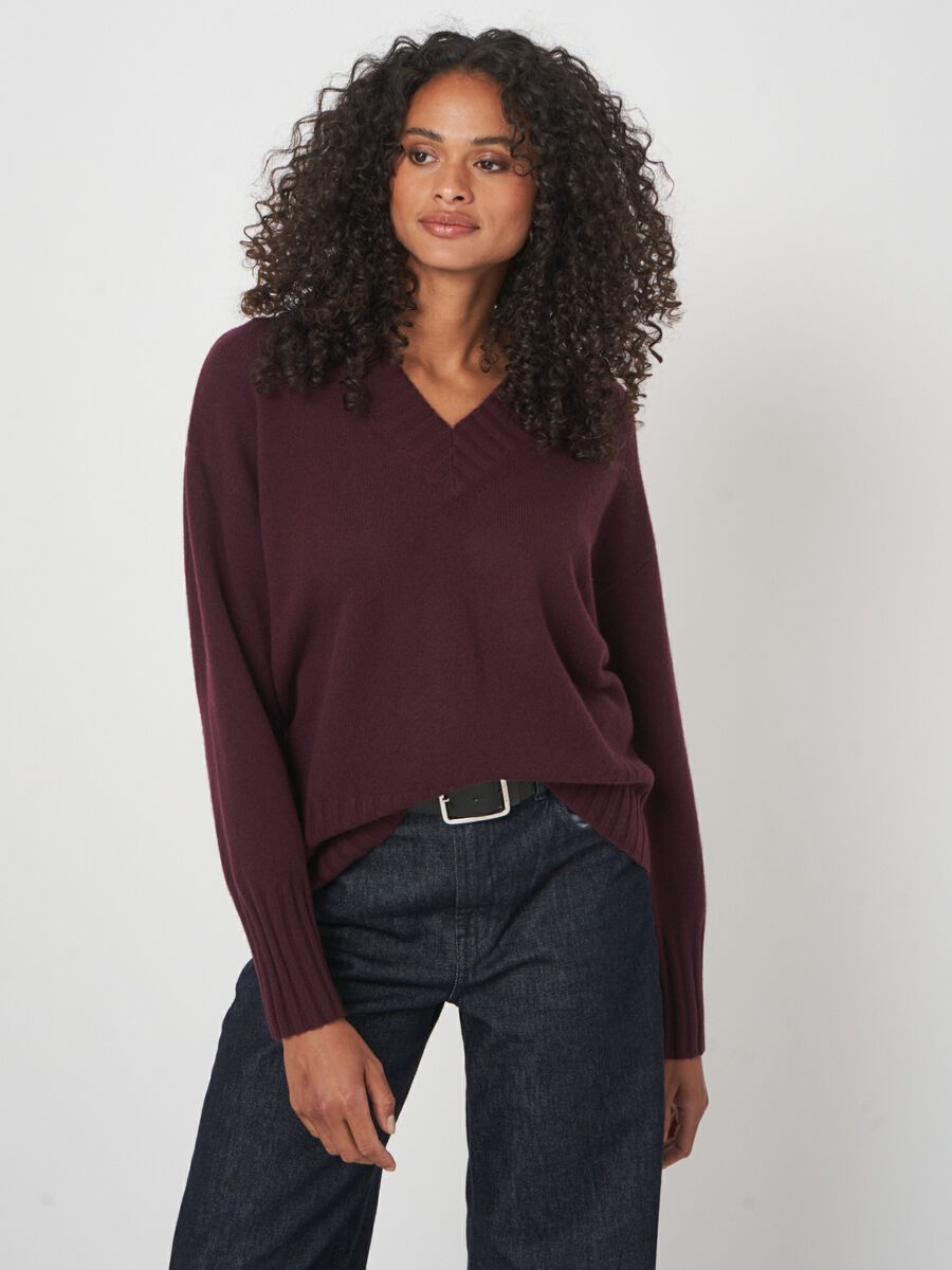 Weicher Bio-Kaschmirpullover mit V-Ausschnitt image number 3