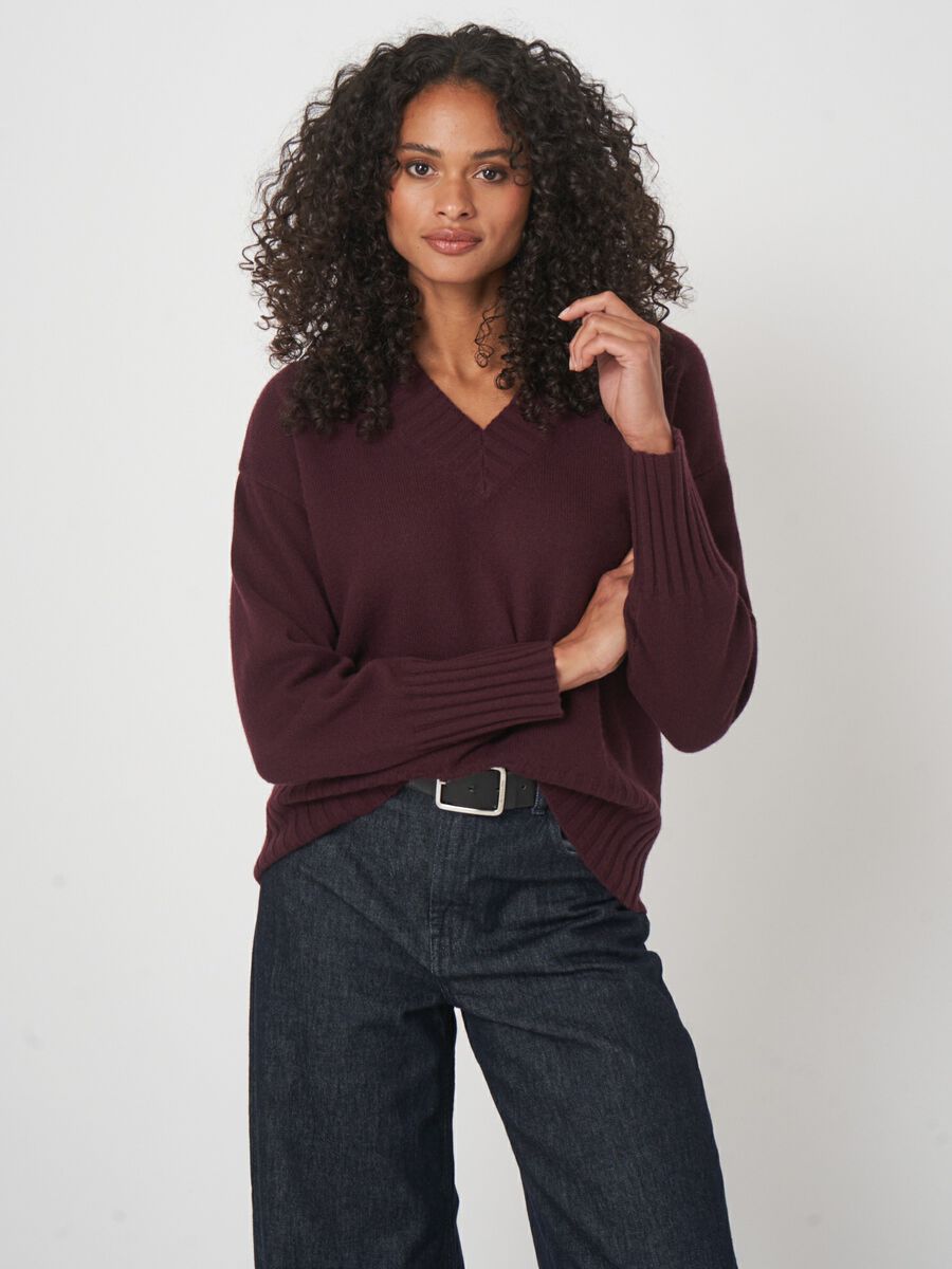 Weicher Bio-Kaschmirpullover mit V-Ausschnitt image number 4