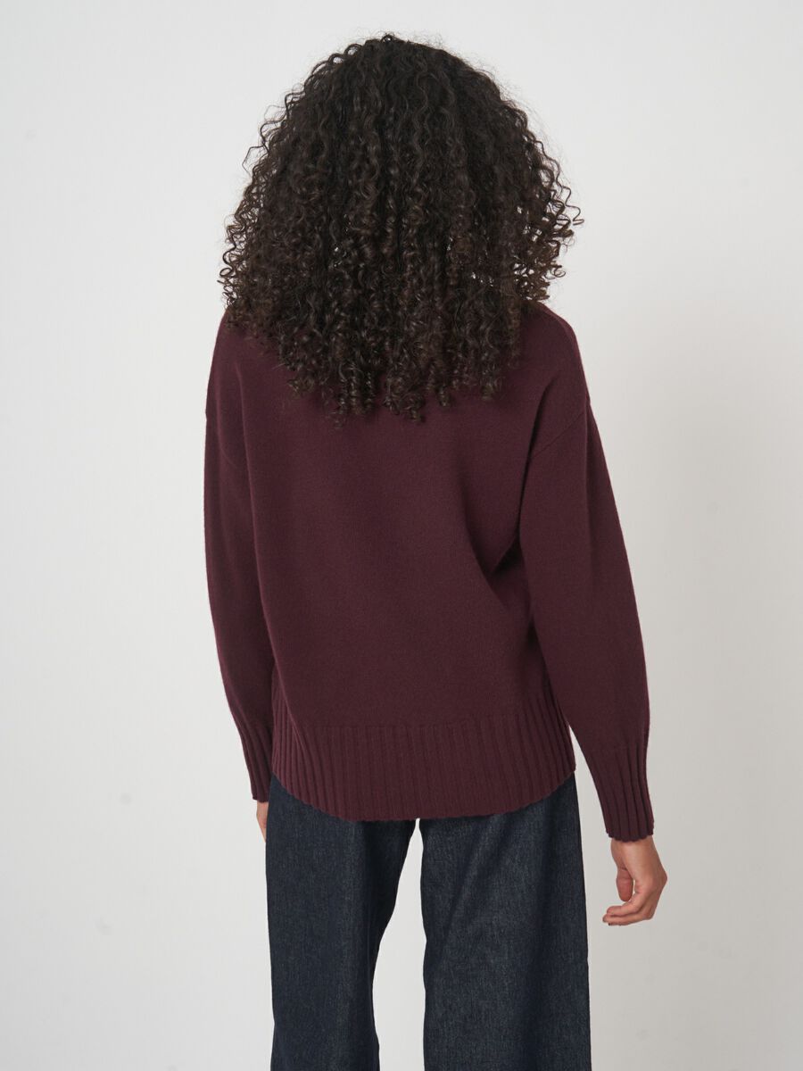 Weicher Bio-Kaschmirpullover mit V-Ausschnitt image number 6