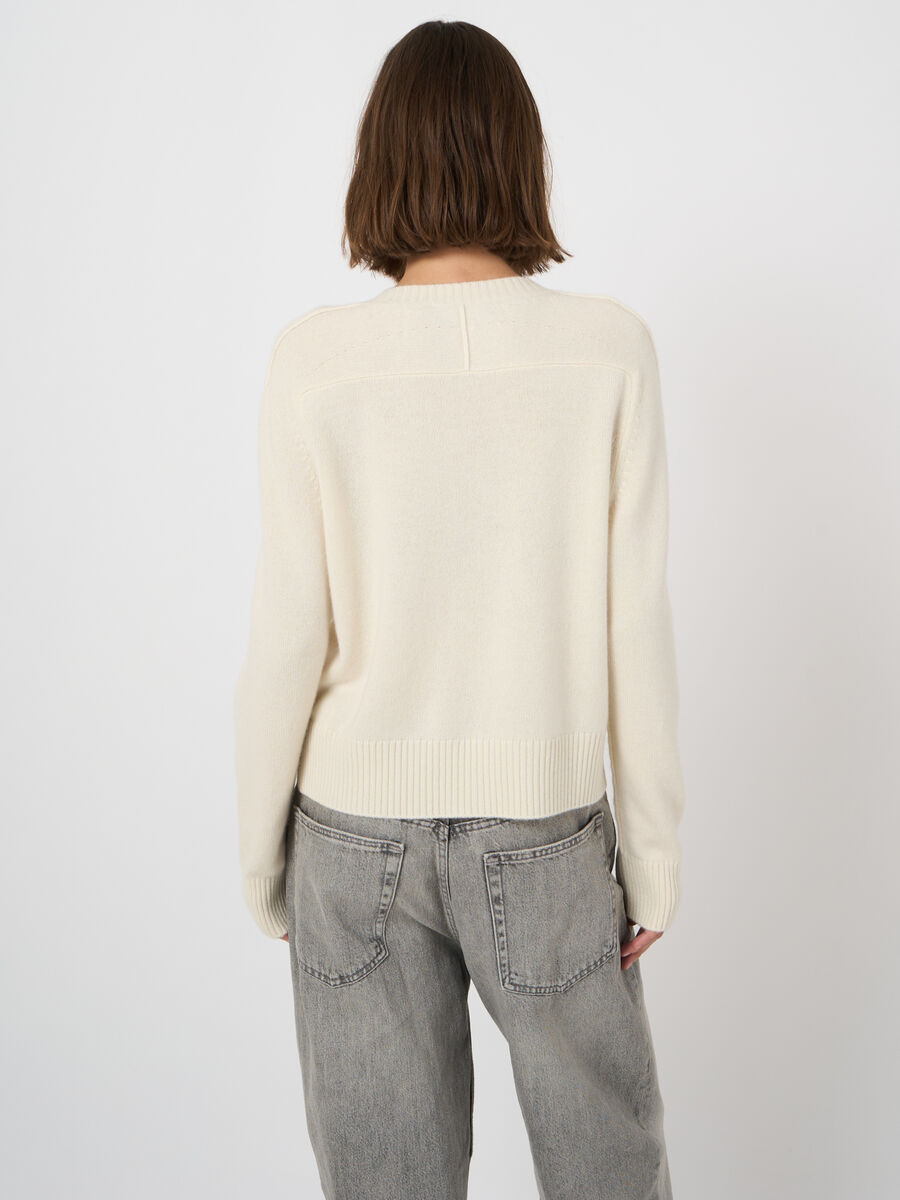 Timeless organic cashmere cardigan image number 7
