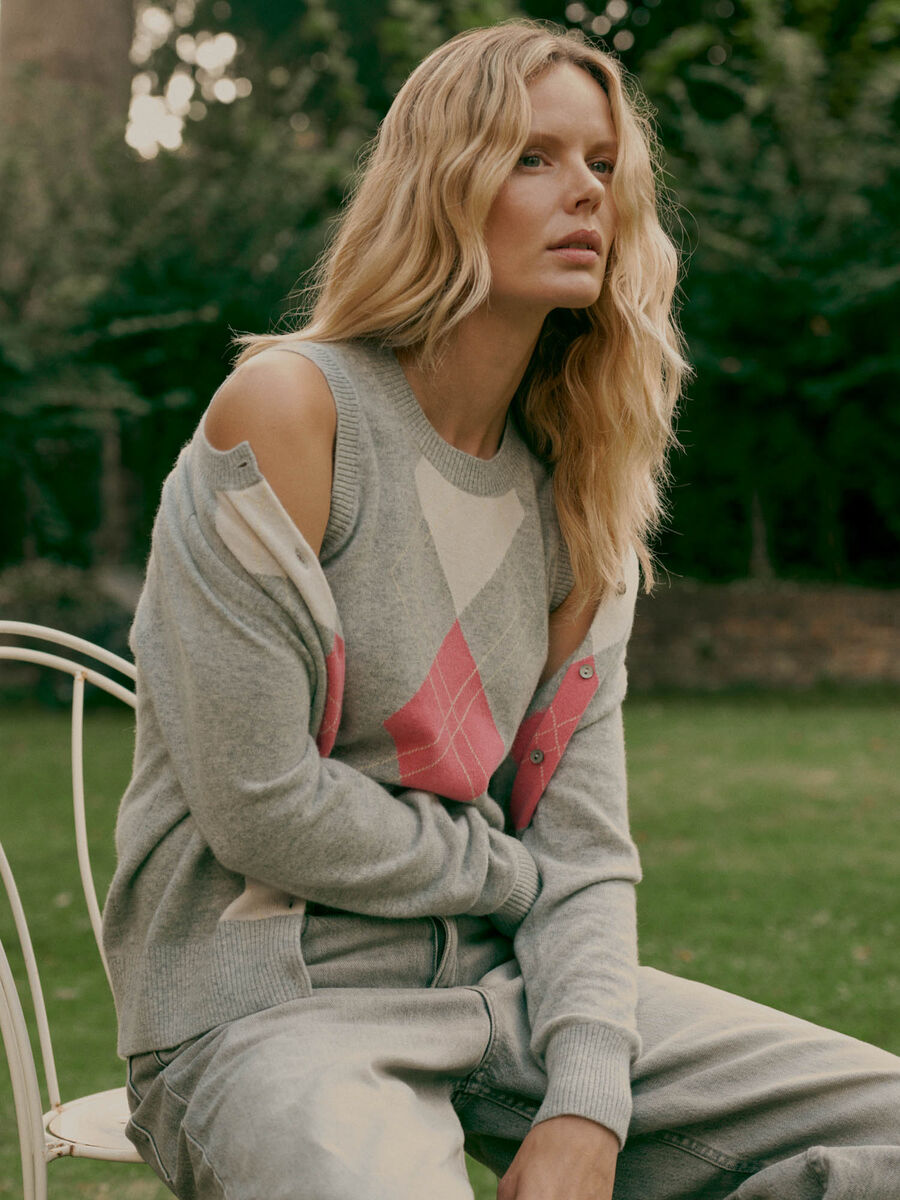 Cropped Cashmere Argyle Vest image number 0