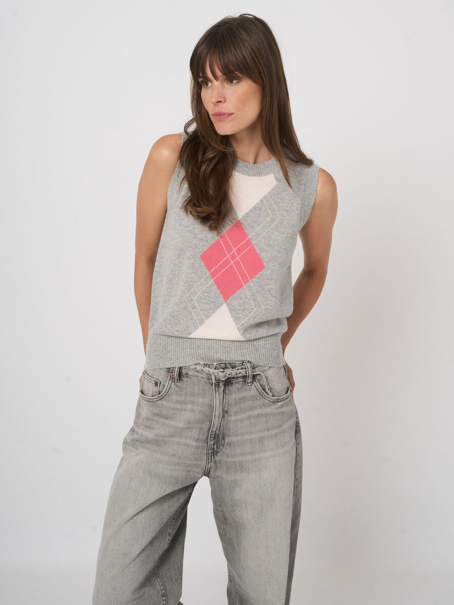 Cropped Cashmere Argyle Vest image number 3