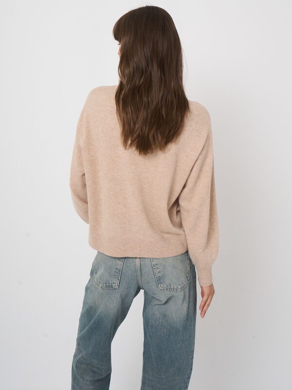 Timeless argyle cashmere sweater image number 6