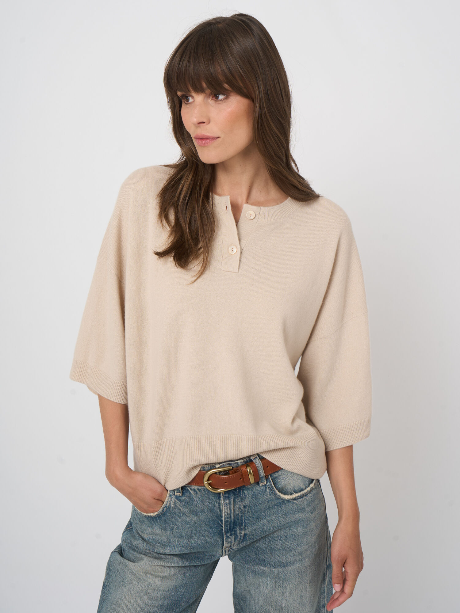 Klassieke fijngebreide cashmere trui met knoopsluiting