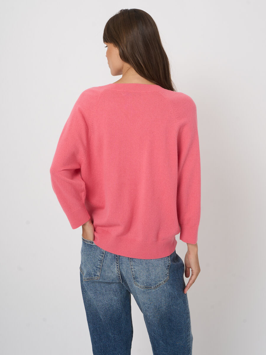 V-neck organic cashmere sweater image number 5