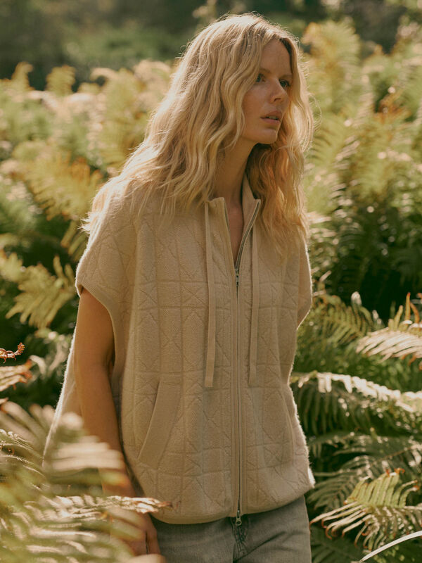 Kasjmieren poncho met rits en sponsachtige breistructuur image number 2