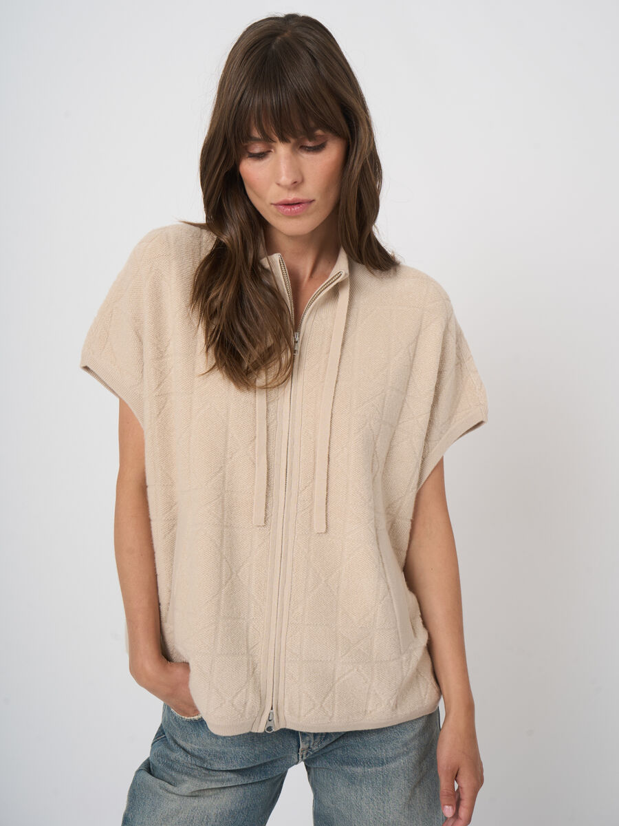 Poncho en cachemire zipp&eacute;, maille moelleuse effet boucl&eacute; image number 4