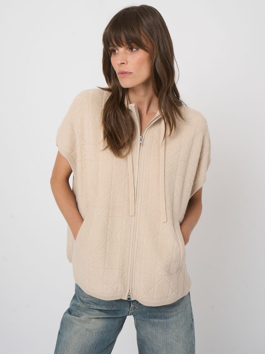 Poncho en cachemire zipp&eacute;, maille moelleuse effet boucl&eacute; image number 7