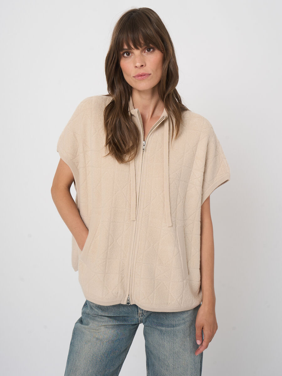 Poncho en cachemire zipp&eacute;, maille moelleuse effet boucl&eacute; image number 9