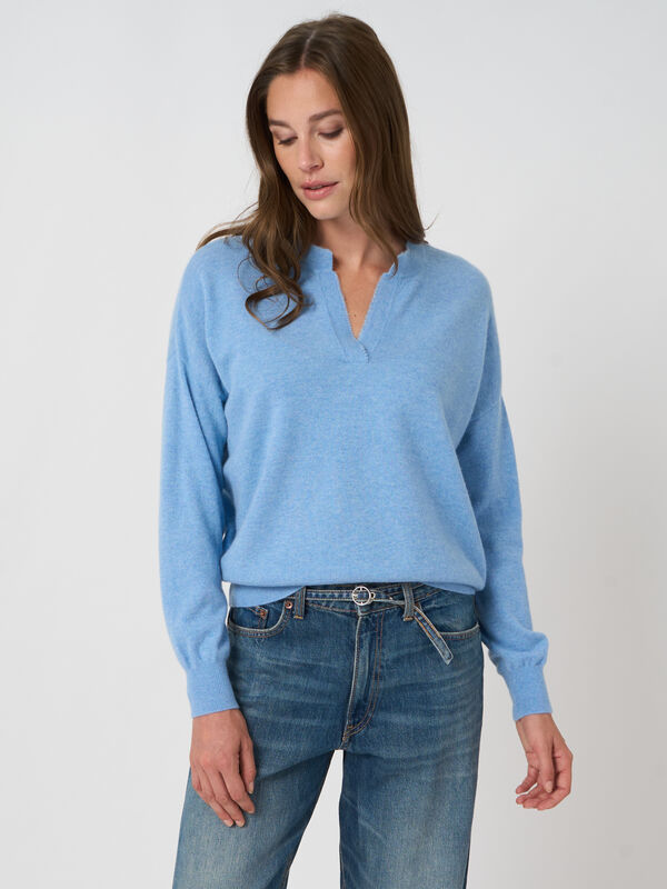 Cashmere trui met split hals image number 7