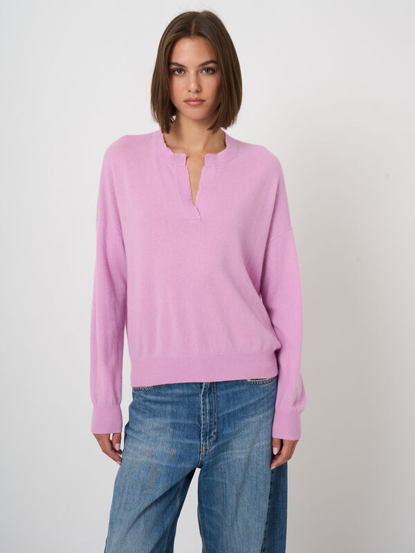 Cashmere trui met split hals image number 1