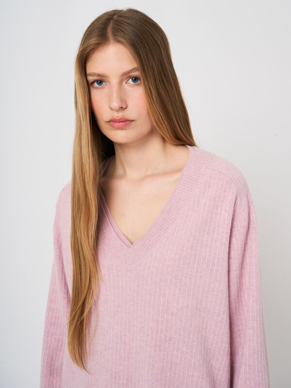Organic Cashmere V-Neck Sweater with Refined Neckline image number 1