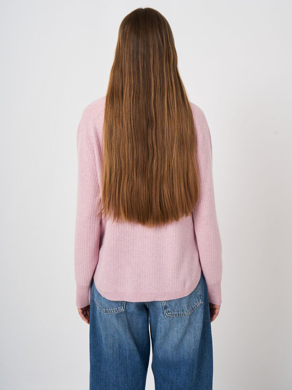 Organic Cashmere V-Neck Sweater with Refined Neckline image number 4