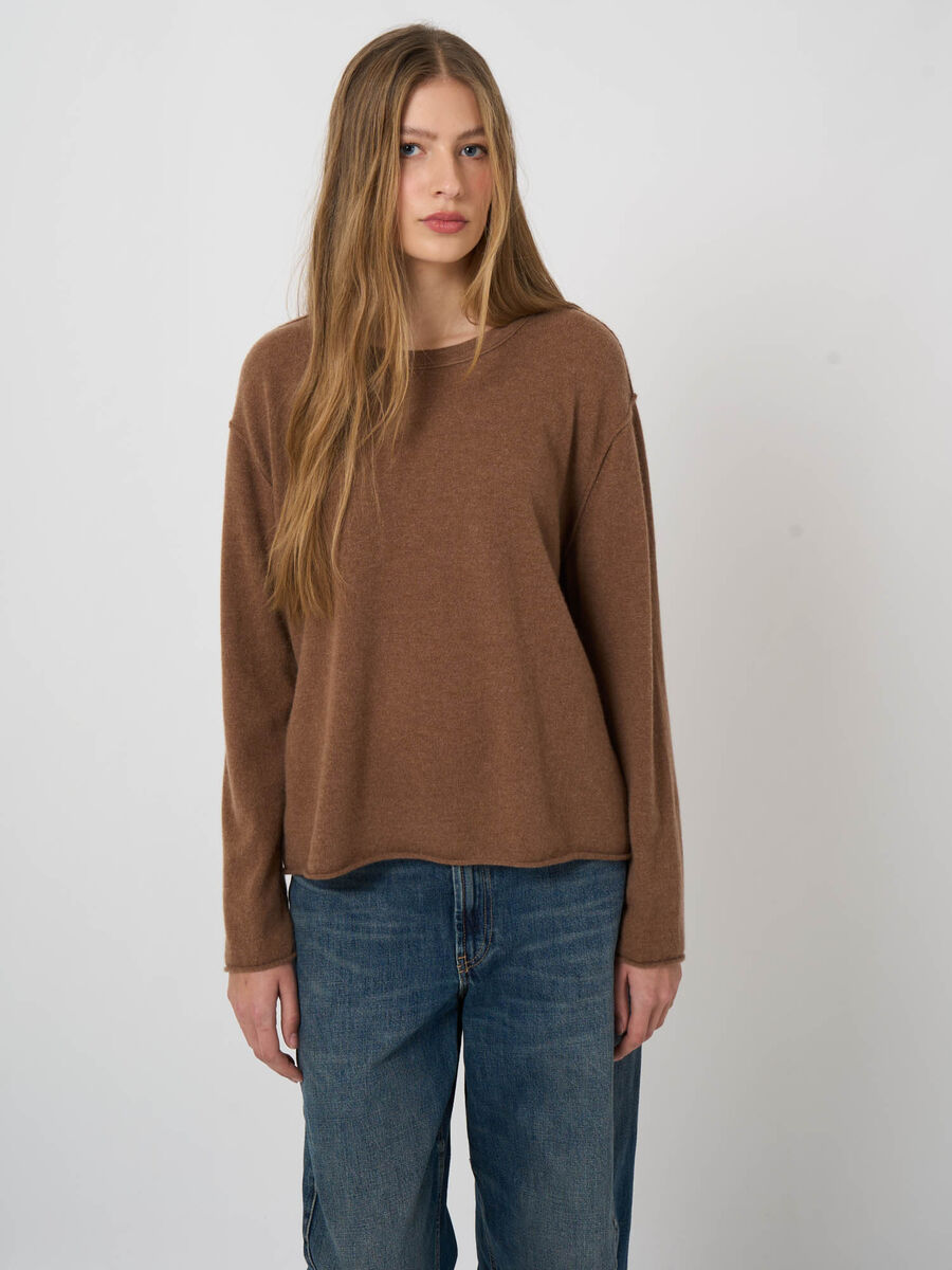 Fine-Knit Organic Cashmere Sweater with Side Slits image number 1