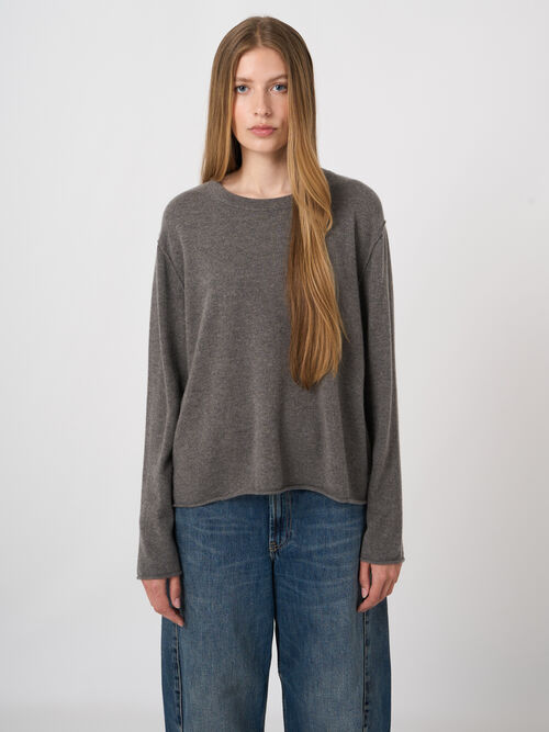 Fein gestrickter Bio-Kaschmir-Pullover mit Schlitzen