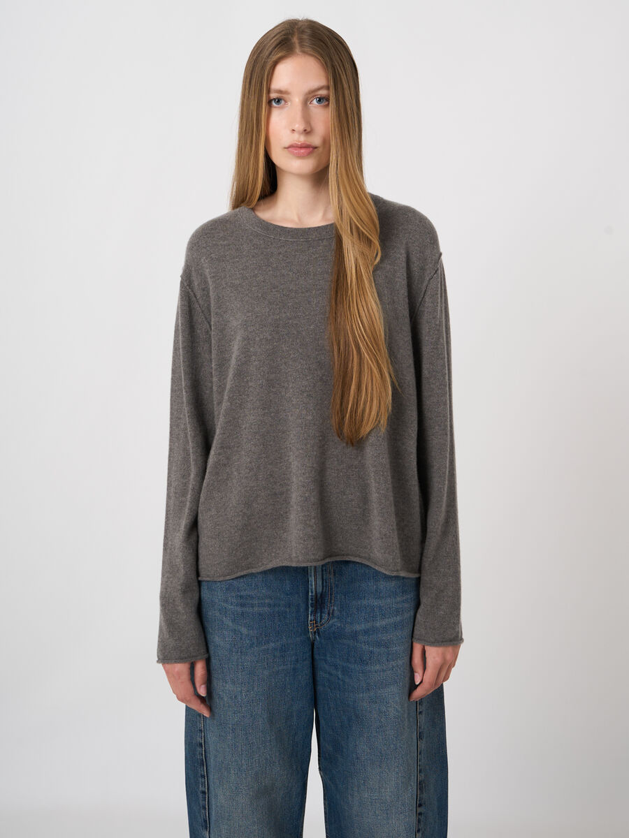 Fein gestrickter Bio-Kaschmir-Pullover mit Schlitzen image number 0