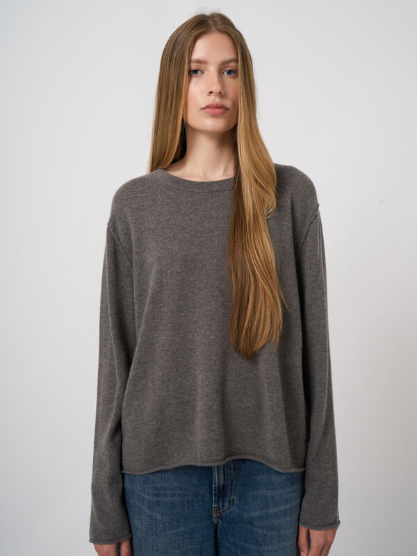Fein gestrickter Bio-Kaschmir-Pullover mit Schlitzen image number 1