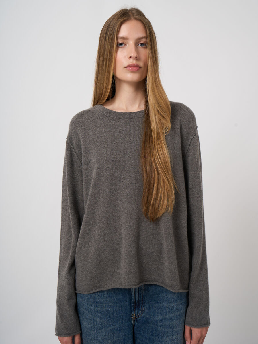 Fein gestrickter Bio-Kaschmir-Pullover mit Schlitzen image number 1
