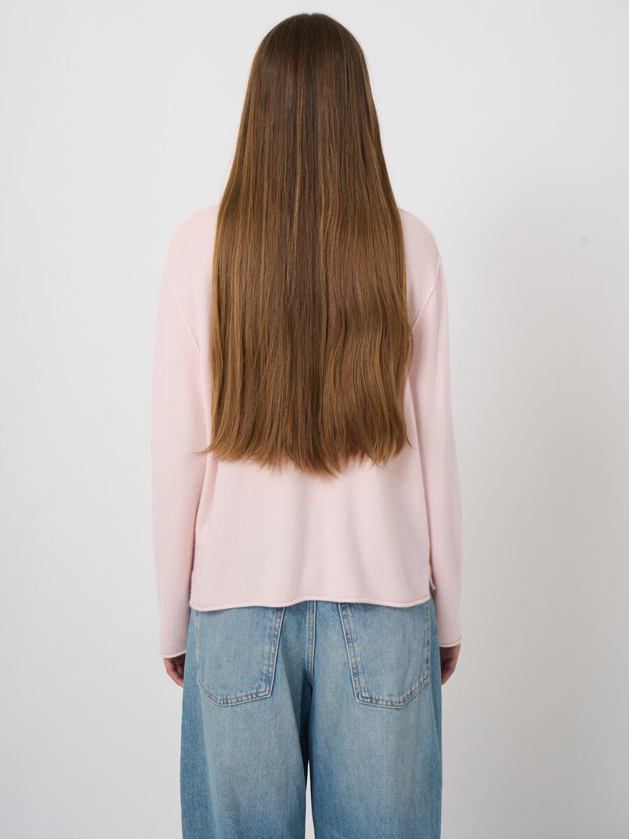 Fine-Knit Organic Cashmere Sweater with Side Slits image number 4