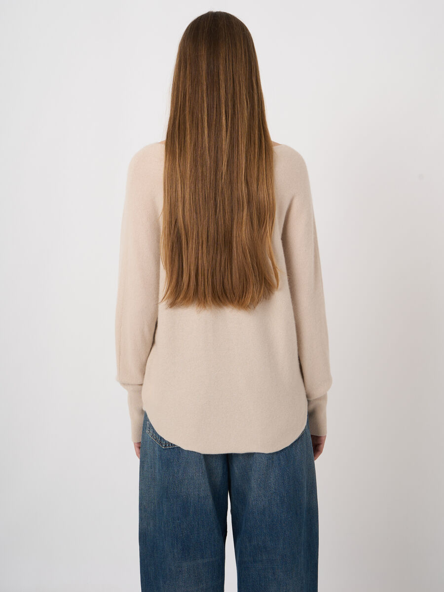 Leichter Kaschmirpullover mit Fledermaus&auml;rmeln image number 3