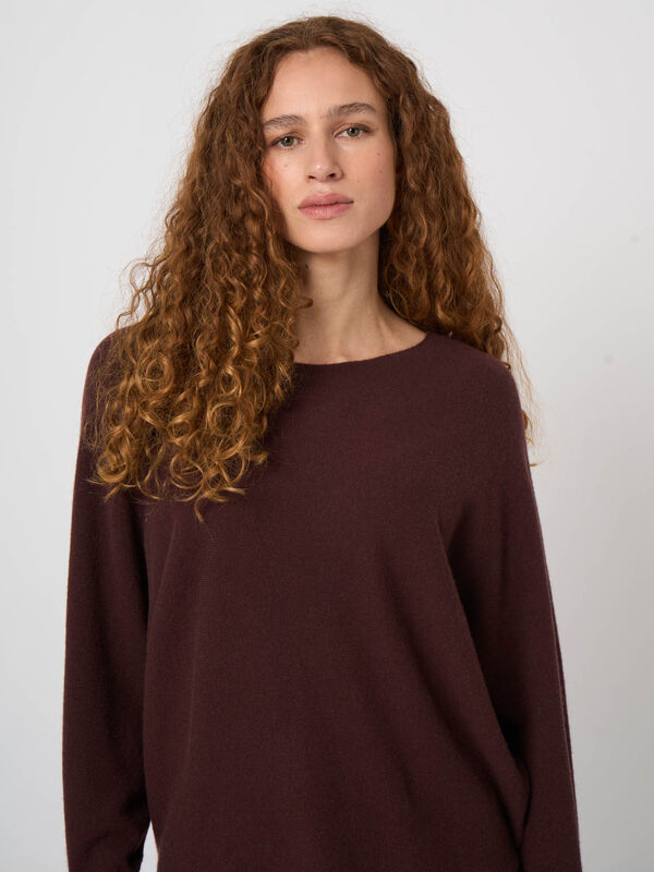 Lightweight Organic Cashmere Batwing-Sleeve Sweater image number 3