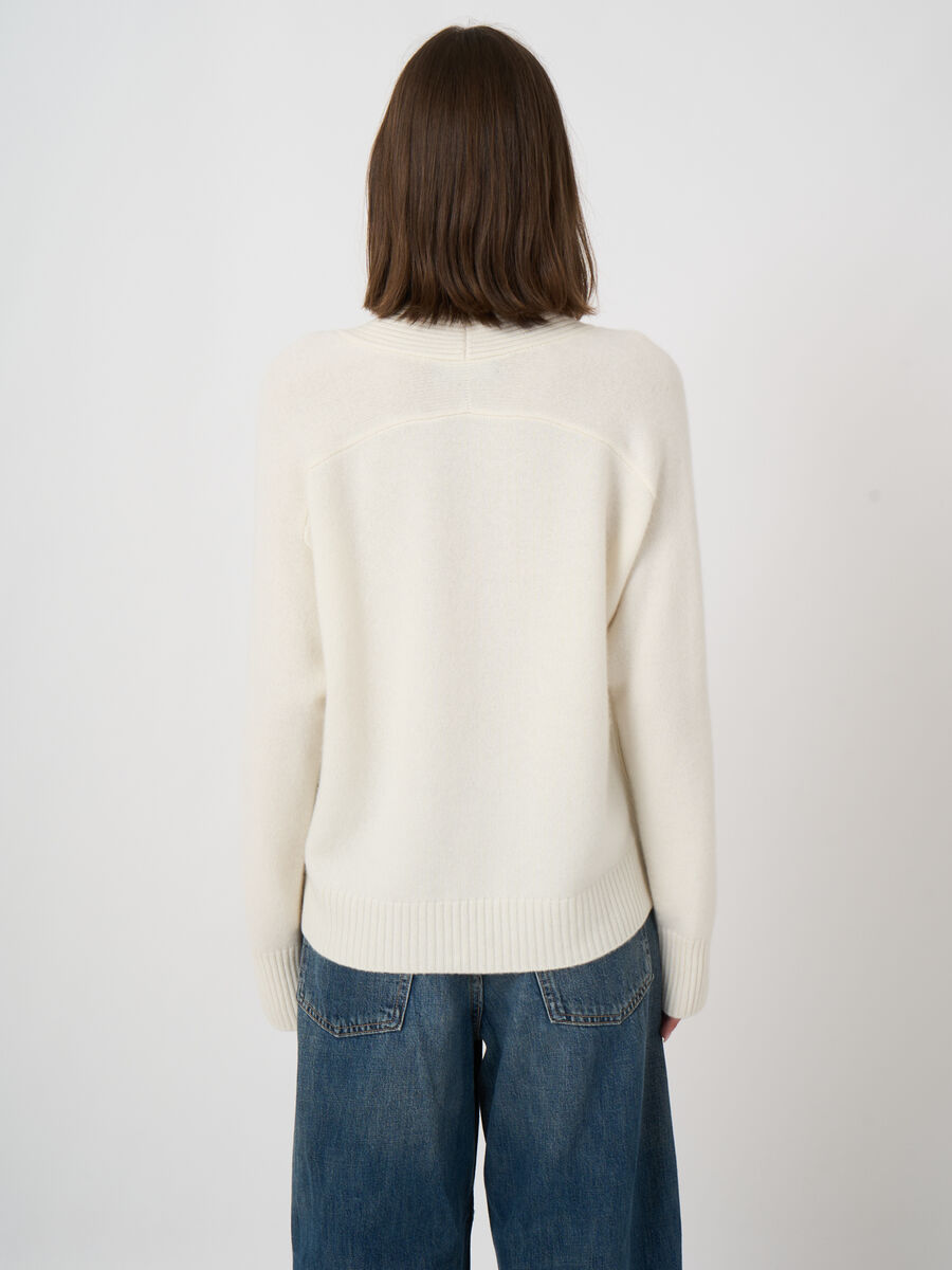 Kaschmirpullover mit V-Ausschnitt und Rippblende image number 3