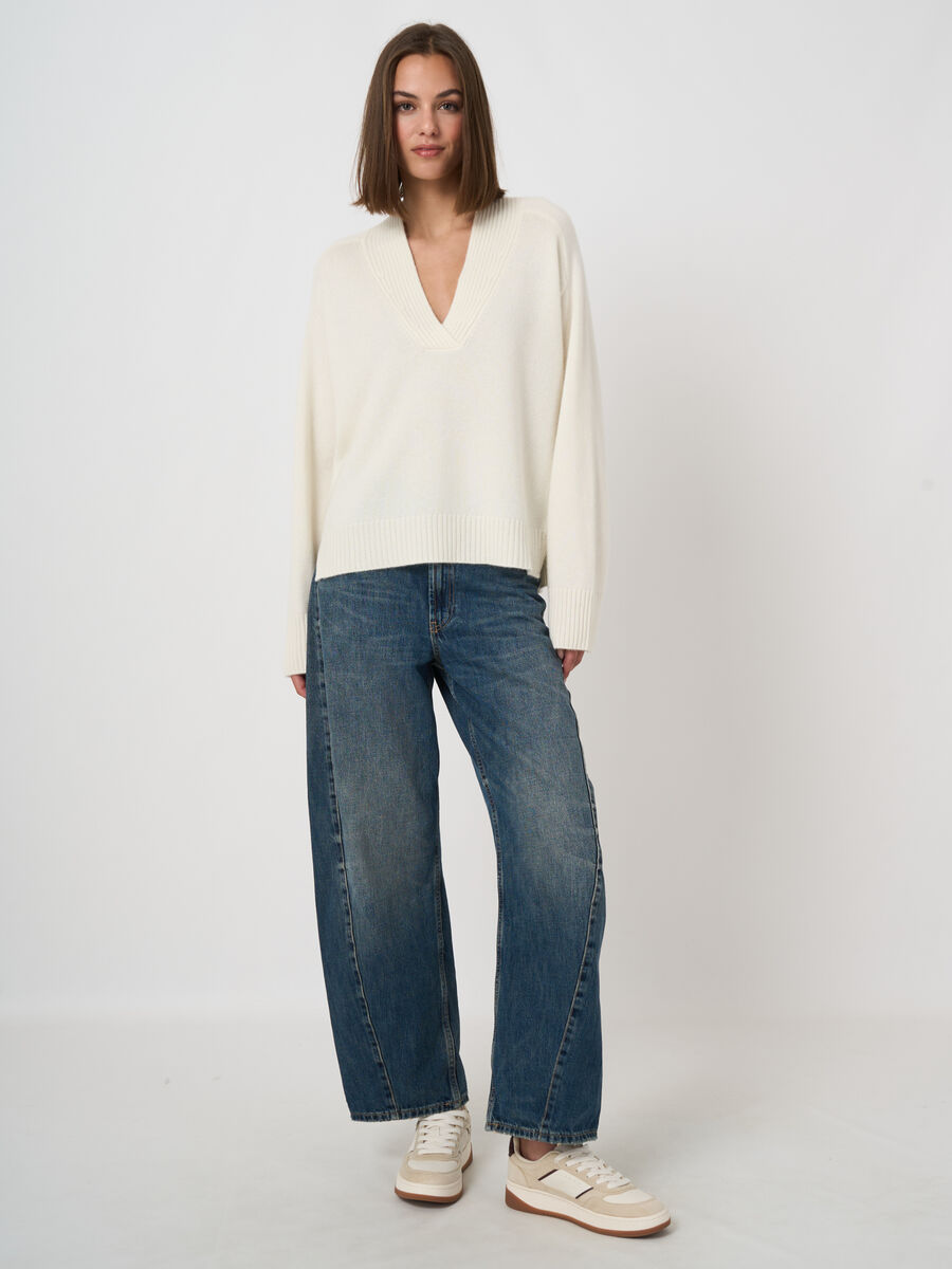 Kaschmirpullover mit V-Ausschnitt und Rippblende image number 4