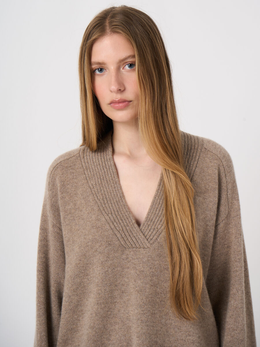 Kaschmirpullover mit V-Ausschnitt und Rippblende image number 0
