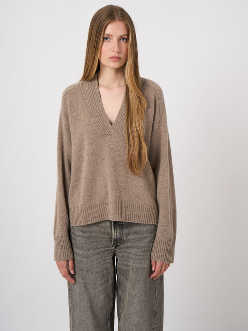 Kaschmirpullover mit V-Ausschnitt und Rippblende