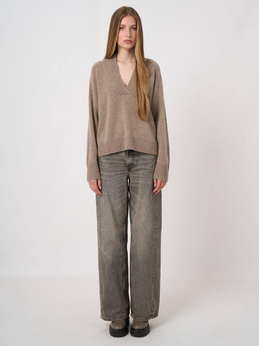 Kaschmirpullover mit V-Ausschnitt und Rippblende image number 4