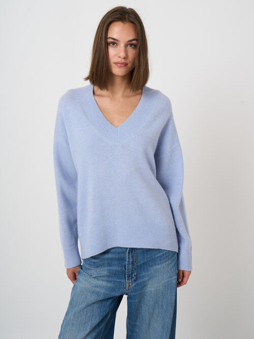 Pull en cachemire &agrave; col V et ourlet plus long au dos