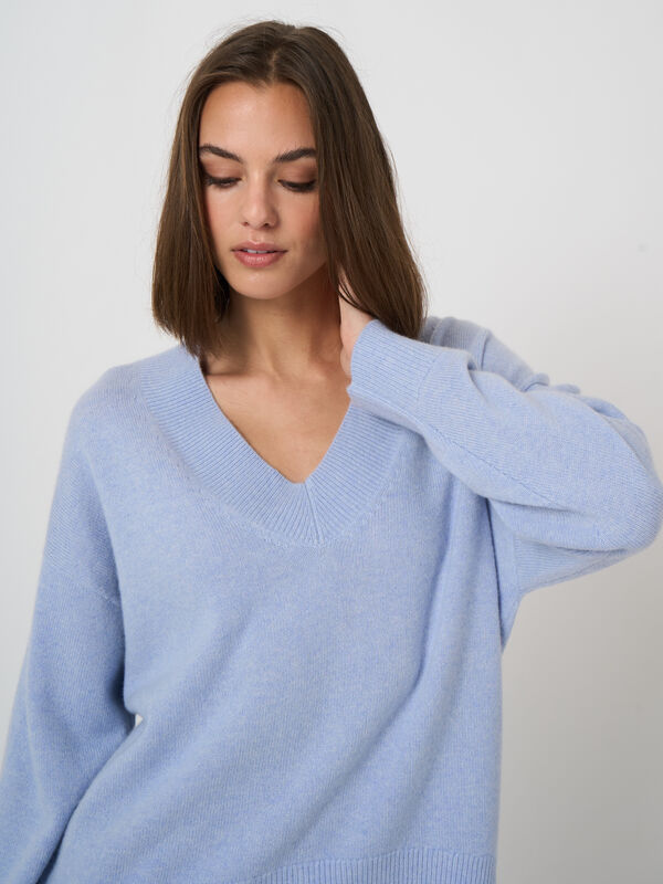 Cashmere V-Neck Sweater with Longer Back Hem image number 2