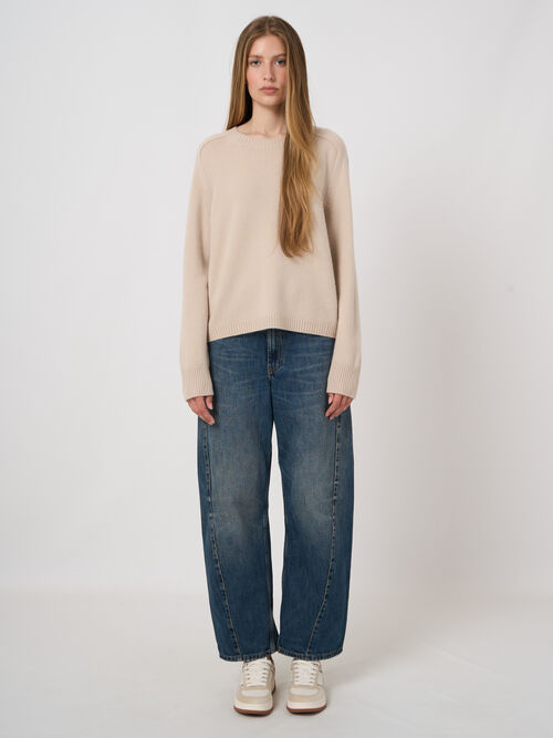 Mittelschwerer Kaschmirpullover mit sichtbaren Nahtdetails