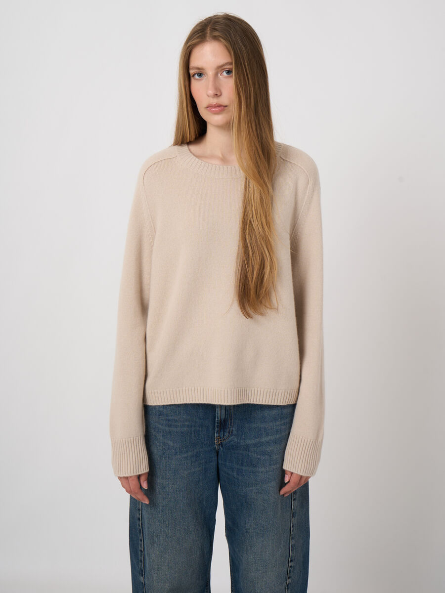 Mittelschwerer Kaschmirpullover mit sichtbaren Nahtdetails image number 1