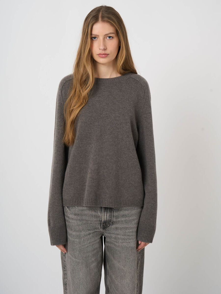 Mittelschwerer Kaschmirpullover mit sichtbaren Nahtdetails image number 2