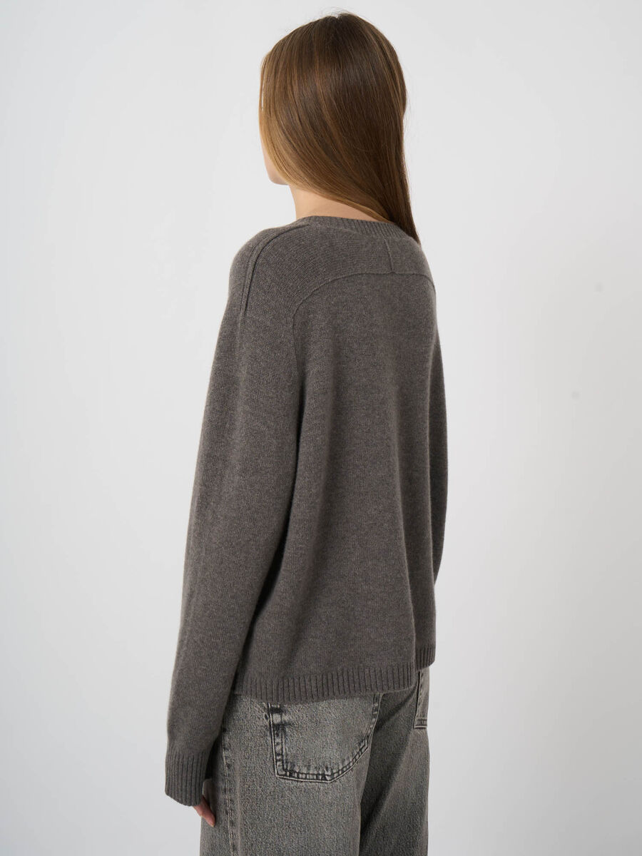 Mittelschwerer Kaschmirpullover mit sichtbaren Nahtdetails image number 3
